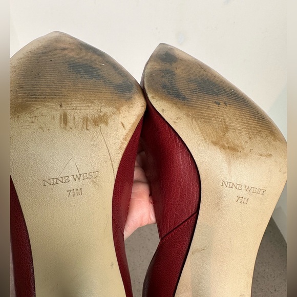 Nine West 3.75” red pointy heels - Picture 5 of 7